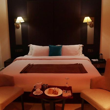 Monty Suites Калабар Экстерьер фото