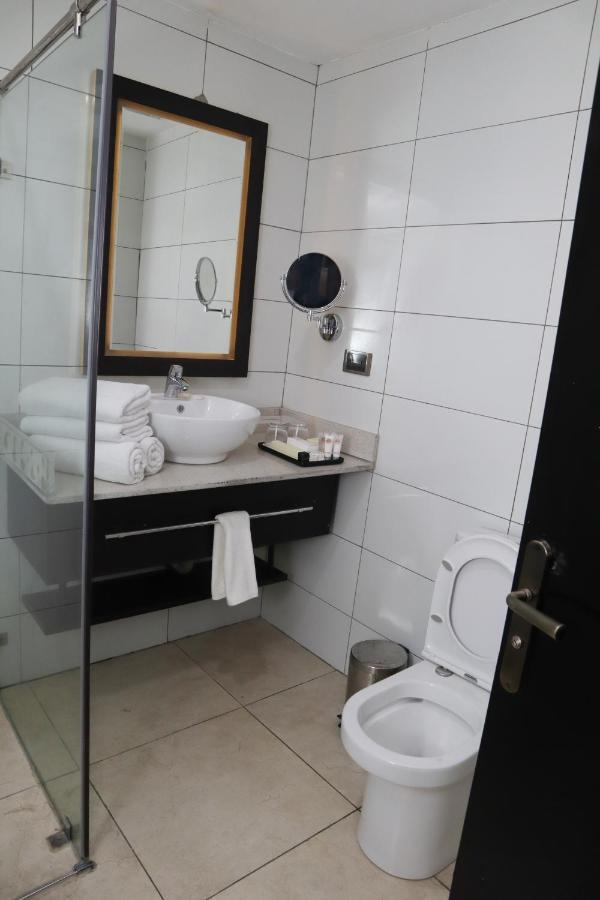 Monty Suites Калабар Экстерьер фото
